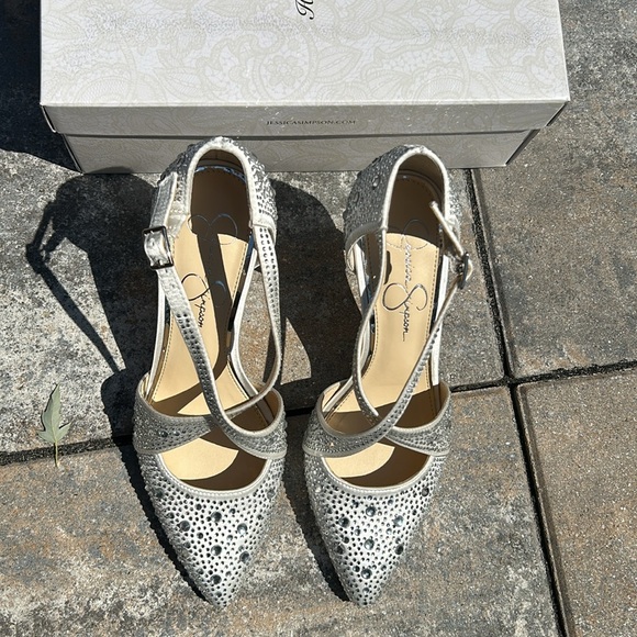 Jessica Simpson white accile heels - Picture 2 of 12